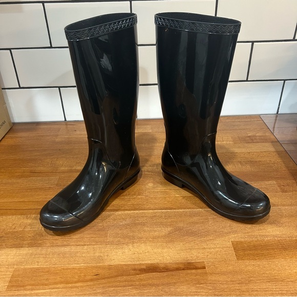 COPY - UGG Black Winter Rain Boots Sleek Waterproof Design - Picture 3 of 6